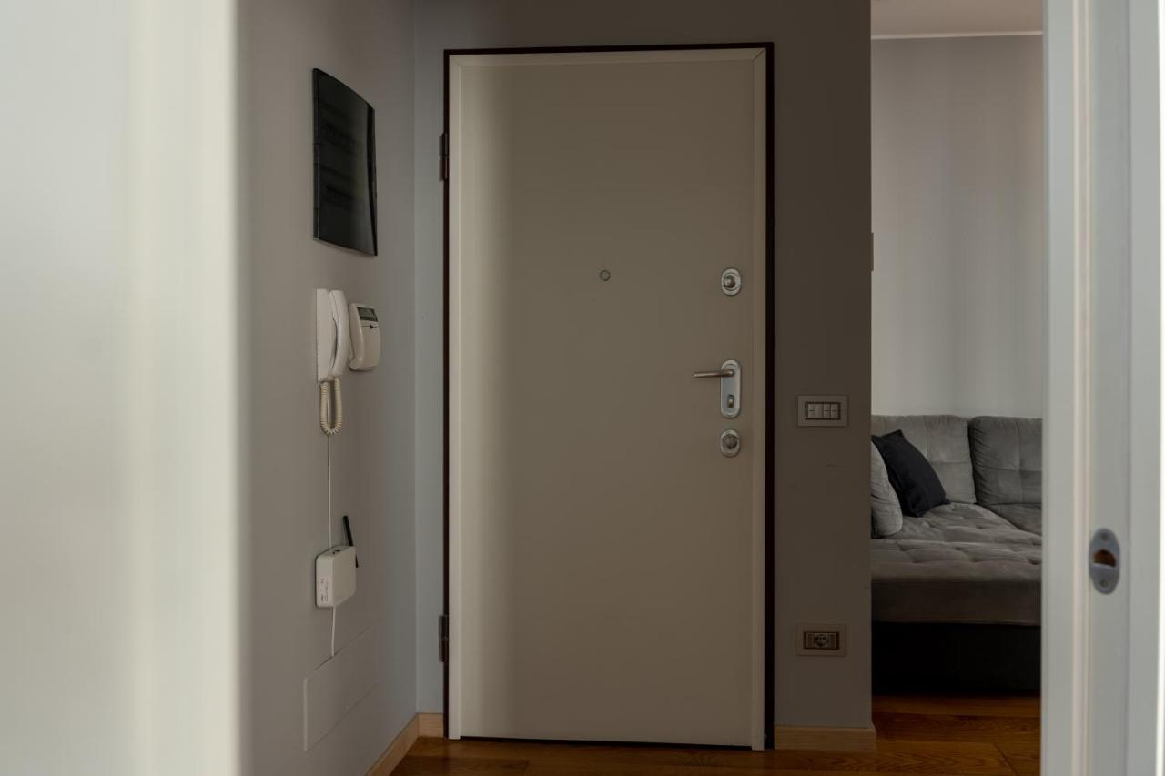 5 Min Duomo Luxury Home In Brera Design District Milano Eksteriør bilde